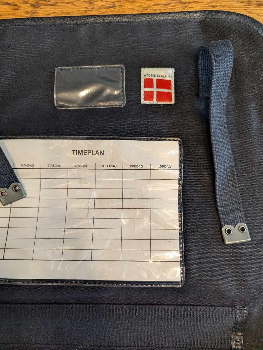 Danish Globetrot Messenger Bag - Picture 3 of 6